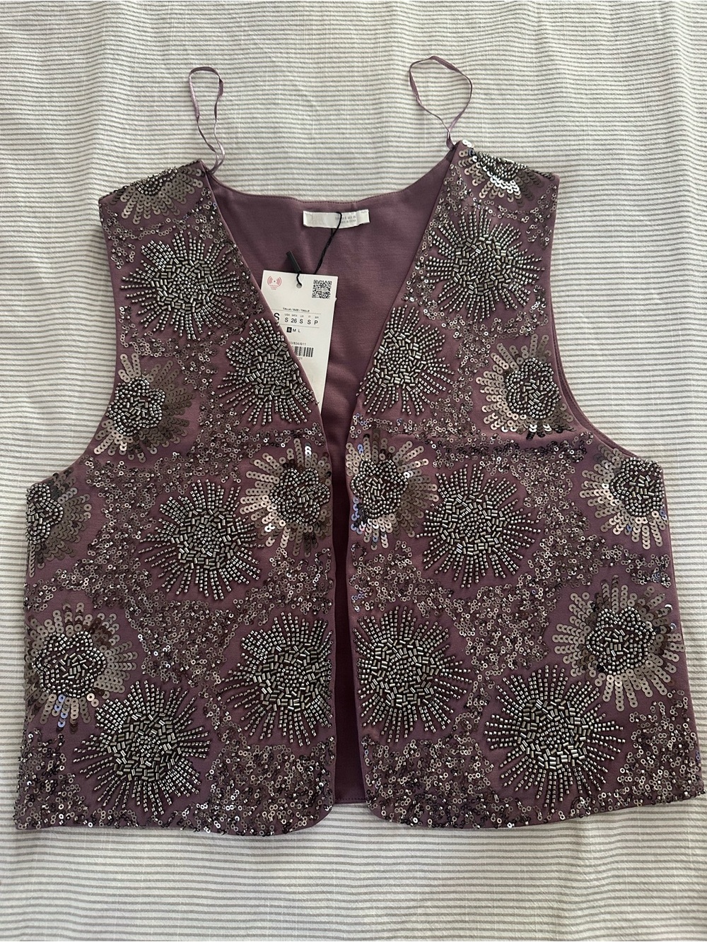 Zara - NWT BEADED EMBROIDERED VEST
PURPLE . Size s
